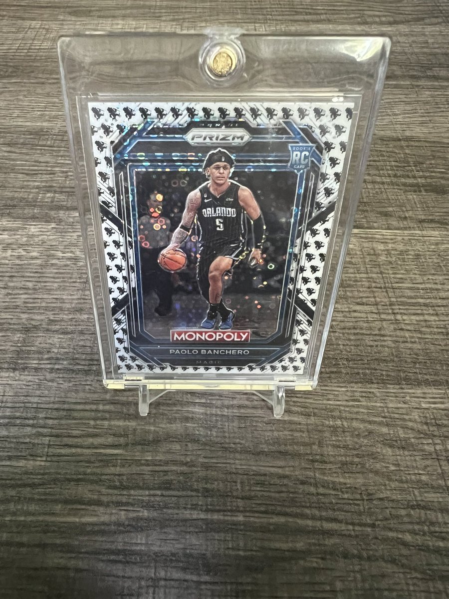 BigTee724's tweet photo. Thinking about doing a small stack sale today and tomorrow. Should have stuff from ever major sport and even some non-major sports. Start time will be around 12pm Eastern time. Like this if you want a tag before I get started. Shipping will be a flat $4.50 per order! https://t.co/lFu67ZUmTd