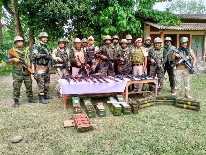 𝙍𝙚𝙘𝙤𝙫𝙚𝙧𝙮 𝙤𝙛 𝙒𝙚𝙖𝙥𝙤𝙣𝙨 #𝙈𝙖𝙣𝙞𝙥𝙪𝙧
 40 Weapons (mostly automatic) including mortars, ammunition & War Like Stores recovered by joint teams of Army, Assam Rifles, Police & CAPFs from multiple locations. Ops conducted under surveillance cover of UAV & Quadcopters.