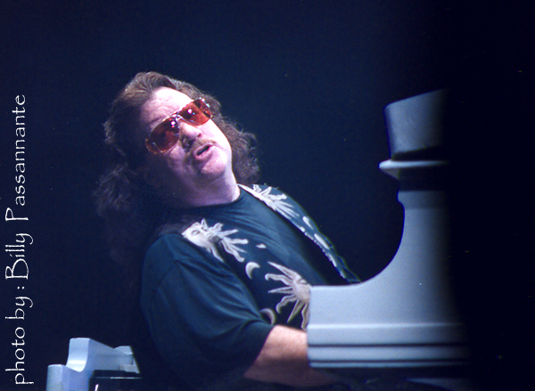 We remember the late #BillyPowell #Keyboardist from @Skynyrd on his birthday. What #Skynyrd songs have keyboard parts that stand out to you? #Rock #ClassicRock #SouthernRock #LynyrdSkynyrd #RockOnRock #TodayInRock #ClassicRockParty #CRP (📸 by Billy Passannante)