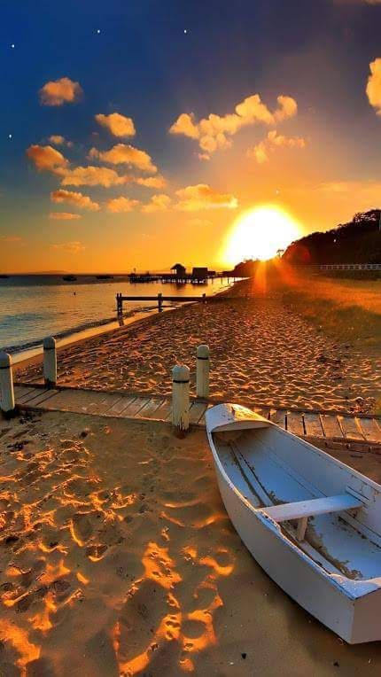 rojolis5510's tweet photo. Cada día el sol ilumina un mundo nuevo...que el suyo resplandezca más todavía #FelizSabado https://t.co/y28zH5tYEt