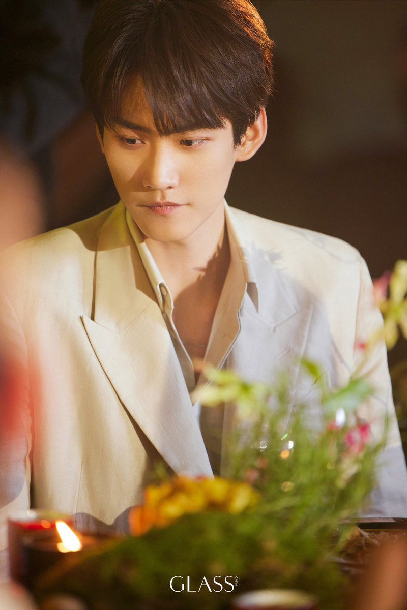 🚀
「20230603」GLASS中文版

一方朴素而暗藏天地的院落，由此延伸，缓缓拉开 GLASS仲夏篝火之夜 的序幕。圆月皎洁，在吉克隽逸真挚献唱的一首《月亮》下，我们点燃烟花、篝火，在熠熠火光下体会来自大凉山的迷人韵味，聆听纯粹的自然之歌，此刻共生

#周柯宇 #zhoukeyu #โจวเคออวี่ #châukhavũ