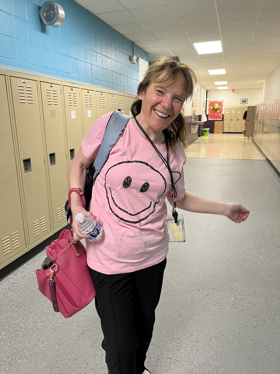 Ms. Latz "says" it all about Friday's fun field day <a href="/KomenskyLions/">Komensky School</a> <a href="/KomenskyPBIS/">Komensky PBIS</a>
#OrgulloLeonesKomensky #d100inspires
