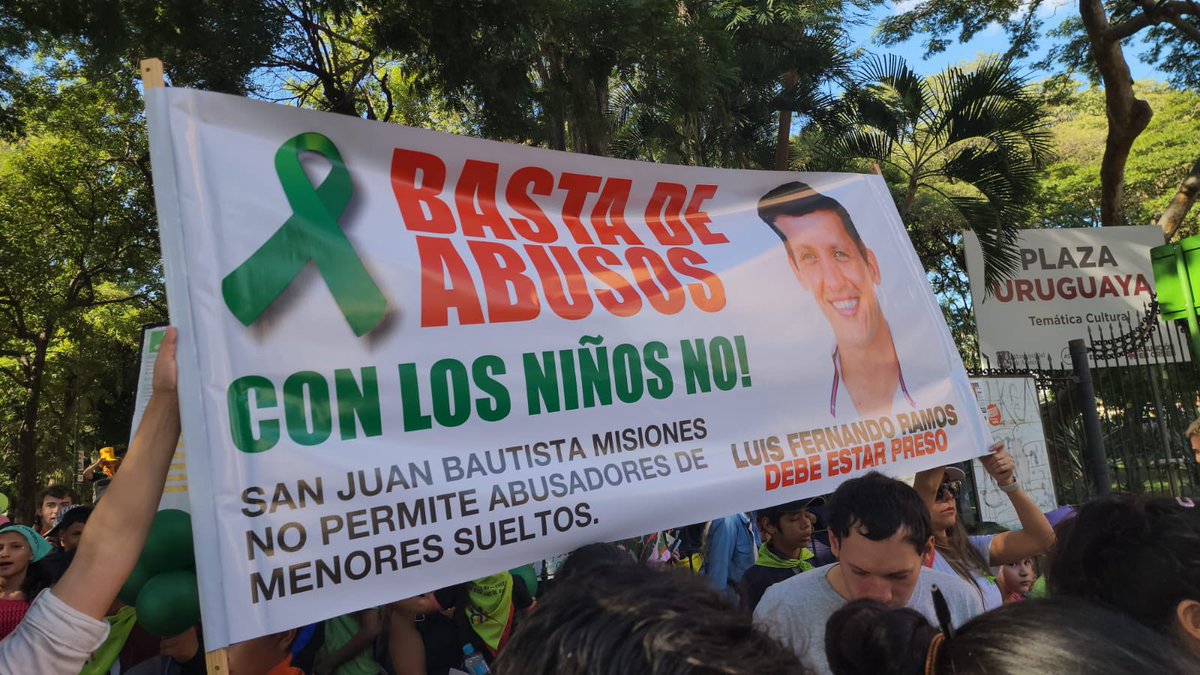 c333cilia's tweet photo. Marcha en contra del abuso sexual a menores @BECAparaguay #ConLosNiñosNo https://t.co/4ZFfF5MEeW