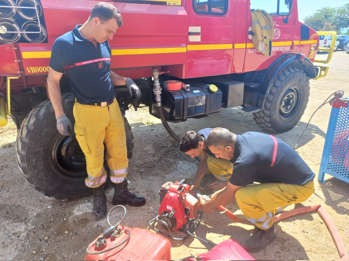 SDIS83's tweet photo. ➡️ Aujourd'hui a eu lieu un entraînement pour une partie de l'équipe départementale #DIH 🚁🔥 du @SDIS83 à @Cavalaire_83240.
🎯  Manipulation du matériel, notions de mécanique sur les tronçonneuses et les pompes et challenge d'établissement. 
✅️ S'entraîner pour être prêt 💪 https://t.co/03TEbd6Jc3