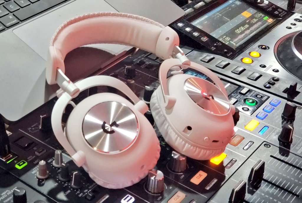 DJBluePDX's tweet image. Live on the @DreamHack show floor at the Creator Hub! Coke by and say hi, try out the @LogitechG #PROX2! 9-NOON Central

#LogitechGPartner