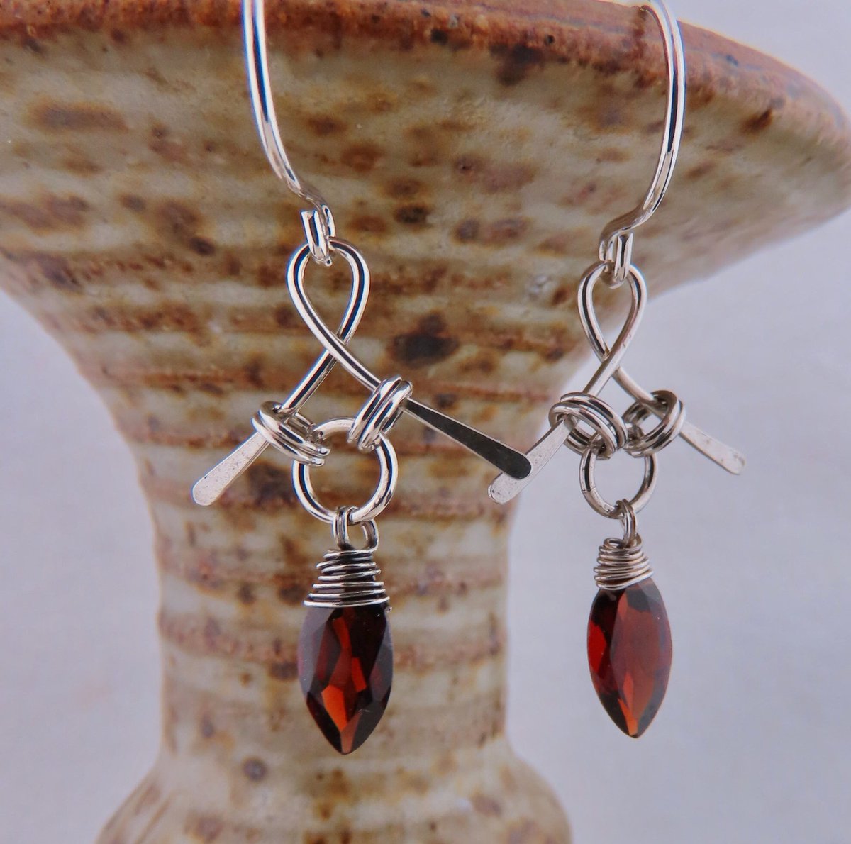 LoneRockJewelry's tweet photo. Just listed in my #etsy shop: Red Garnet Silver Wired Earrings https://t.co/fdmjVFrP4r #redjewelry #silverwireearrings #garnetearrings #weartowork #etsysellers #jewelryaddiction #easytowear #Julyjewelry #Julybirthstoneearrings #birthstoneearrings https://t.co/tqs4Eu0I25