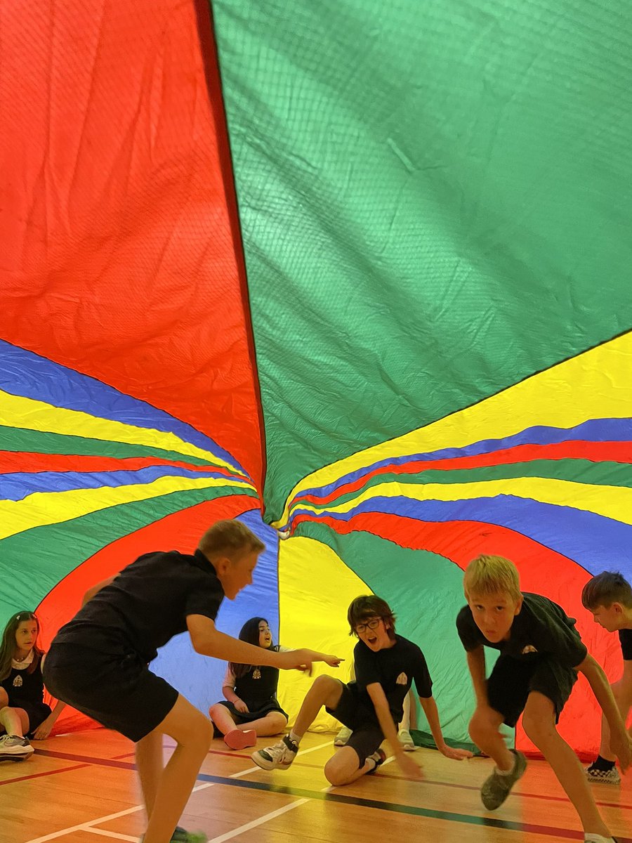 MsNardi1's tweet photo. So grateful to be able to share in moments like this with some really awesome kids! We played a variety of parachute games, but a favourite moment for all was our impromptu dance party in the parachute! 🪩🪂☀️ @StTimothyHCDSB https://t.co/0JKDcNC1kf
