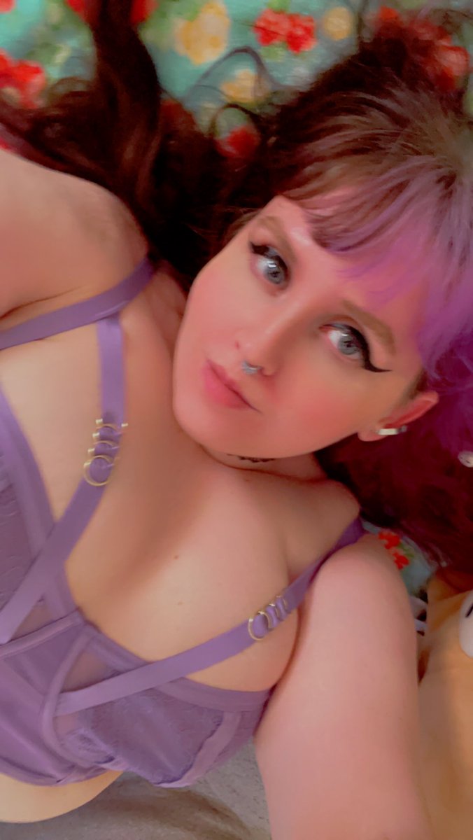 Violet_love_11's tweet photo. check out my chaturbate violet_love1 💗 i’ll be on tonight! https://t.co/ORM65Kc6sh
