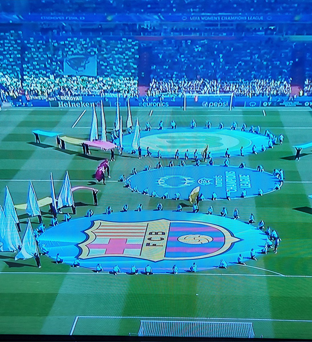 garetxebe's tweet photo. Zirrara berezia gorputzean, Realak jokatutako Champions-eko finala gozatzen. Ikaragarria!!#Realsociedadfem #ChampionsLeagueFinal https://t.co/0rOqfECuu6