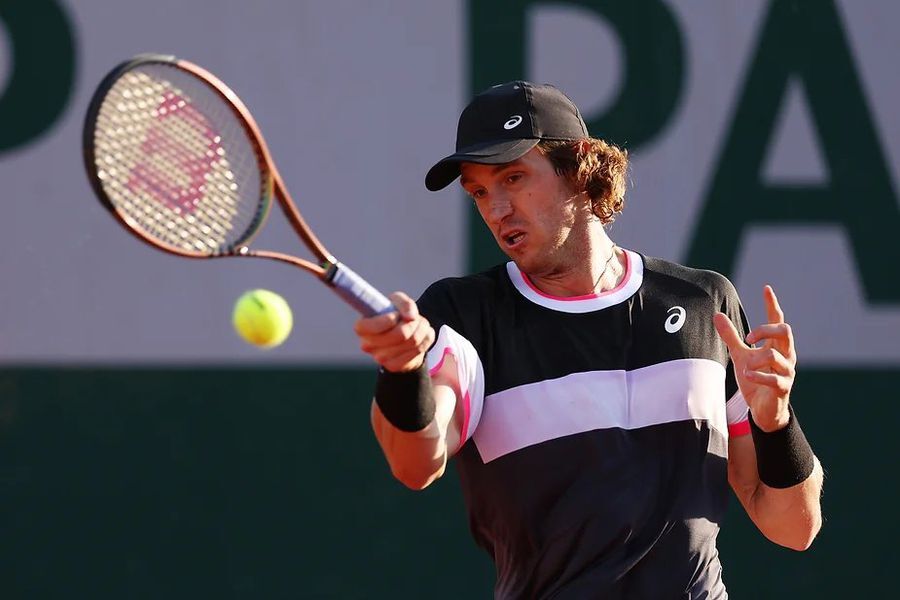 latercera's tweet photo. 🎾 Nicolás Jarry agranda su historia en París: se mete en octavos de final y se consolida entre los 28 mejores del mundo  https://t.co/70VwGRxbI5 https://t.co/2jye3YMkaC