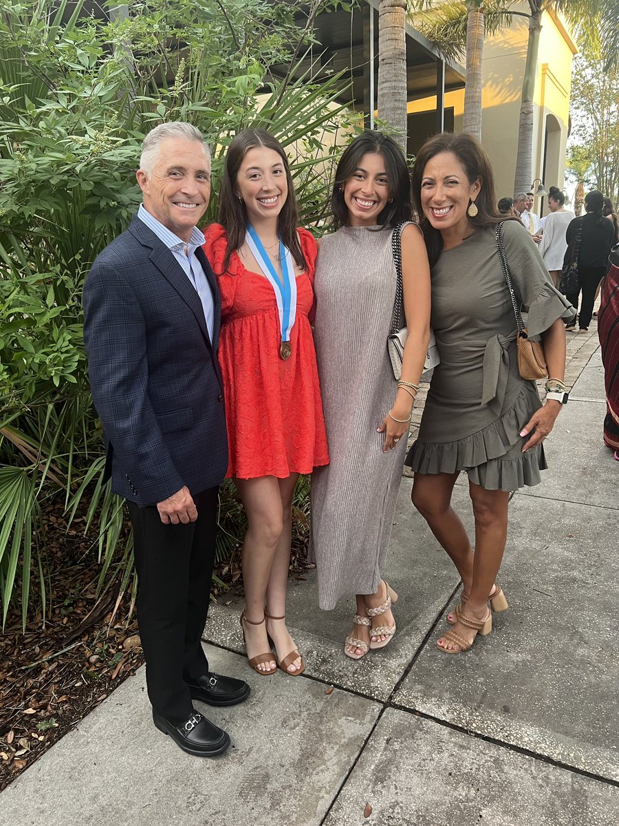 CoachBGregory's tweet photo. Graduation weekend started off great! So proud of Elyse for being honored with Headmaster’s Award. Go Bucs! Go Deacs🎩 https://t.co/k9Wt3GKU6V
