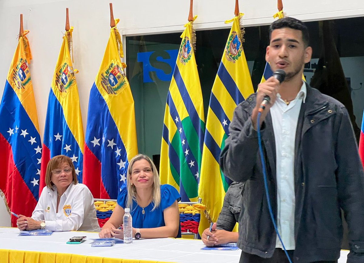 Marianela_PSUV's tweet photo. A propósito de la celebración del Día del Trabajador Tribunalicio, compartimos con los hombres y mujeres dedicados a velar por la justicia. Gracias a nuestra jueza rectora, doctora @mersanchezr, por esta bonita invitación. @NicolasMaduro @OviedoPSUV 
#VenezuelaYTürkiyeUnidas https://t.co/4eoxl5aySk