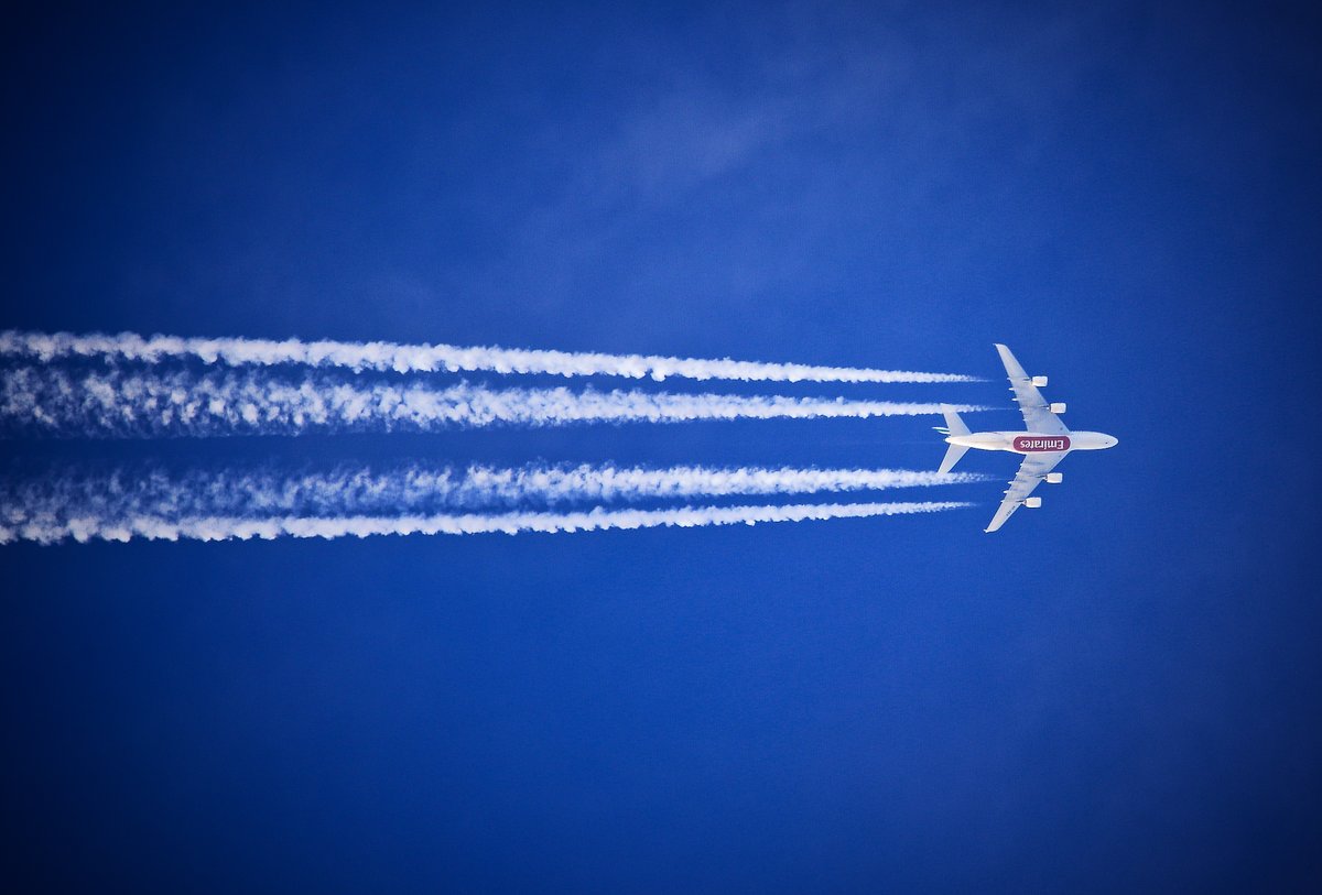 JazPeterFinn's tweet photo. #Emirates #airbusa380 flight EK408 to Melbourne over #perth late this afternoon 
#Airbus #A380 #aviationphotography #aviation #AvGeek #planespotting #airbus #planespotter #Perth #aviationdaily #AviationWA #Perthaviationpics #aviationlovers #planegeek https://t.co/ghsVVJvOI7
