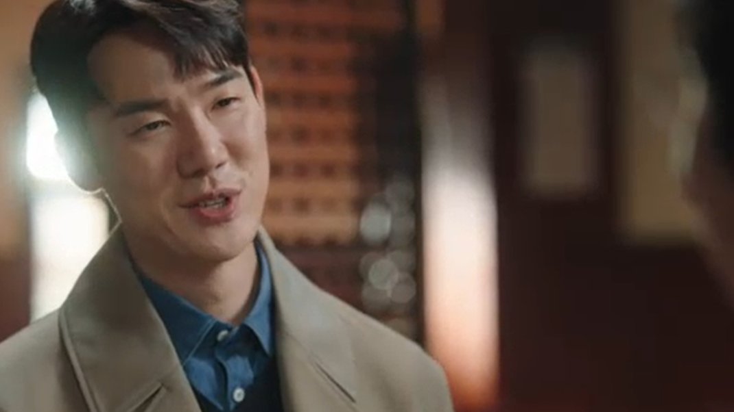 eun__xx__'s tweet photo. "It's been a while, Master Kim. You haven't changed."

"Are you finally back?"

"Yes, I'm back."

i can't help but feel emotional cause Master Kim was all-smiley when he saw Dongju and Dongju looked emotional too. aaaa 7 years since season 1!

#DrRomantic3Ep12 https://t.co/ZP9Fb3AtNI