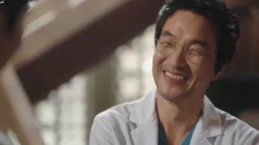 eun__xx__'s tweet photo. "It's been a while, Master Kim. You haven't changed."

"Are you finally back?"

"Yes, I'm back."

i can't help but feel emotional cause Master Kim was all-smiley when he saw Dongju and Dongju looked emotional too. aaaa 7 years since season 1!

#DrRomantic3Ep12 https://t.co/ZP9Fb3AtNI