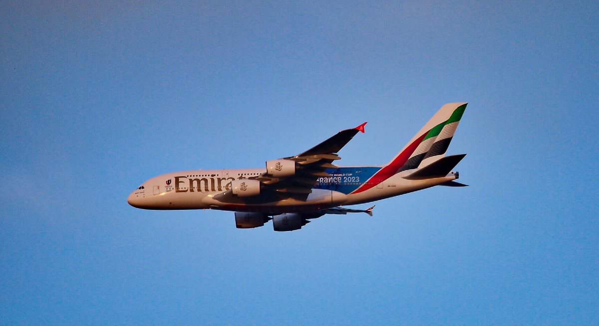 JazPeterFinn's tweet photo. #Emirates #AirbusA380 (A6-EOE) passes by the rising full moon on approach to #perthairport 
#a380 #aviationphotography #aviation #AvGeek #planespotting #airbus #planespotter #Perth #aviationdaily #AviationWA #Perthaviationpics #aviationlovers #planegeek #YPPH #fullmoon #moonrise https://t.co/oRxbs9wF05