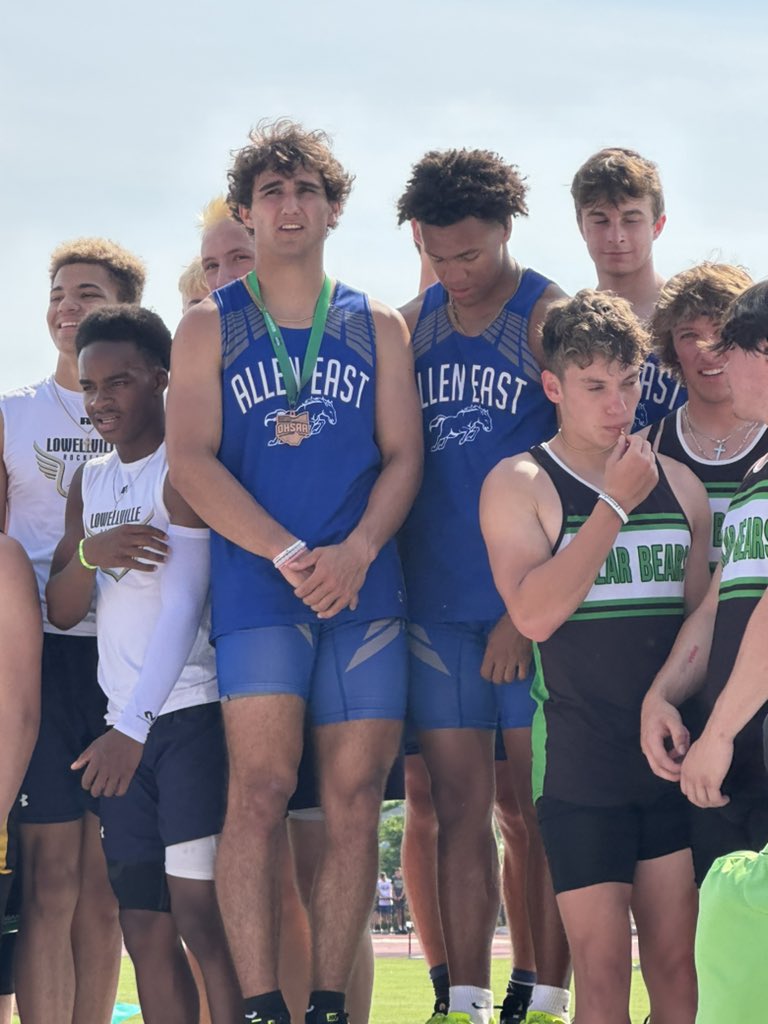 🚨 STATE CHAMPS ALERT

The Allen East Mustangs are your Boys 4x200 State Champions! The team of Jacob Hershberger, Jackson Friesner, Isen Schaefer, and Trey Hensley ran a time of 1:29.57!