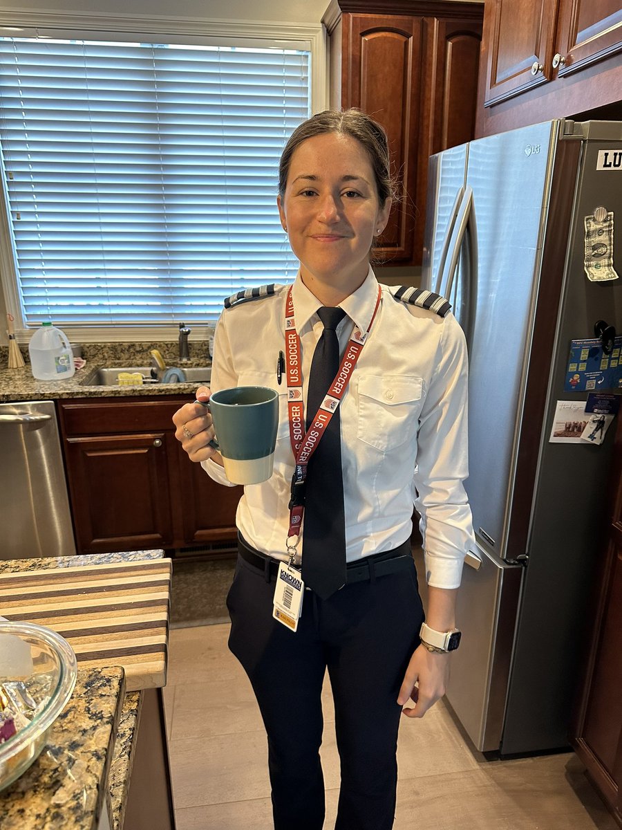 JDLux1's tweet photo. Had to drop her off at work this morning. https://t.co/Li69fdIZuW