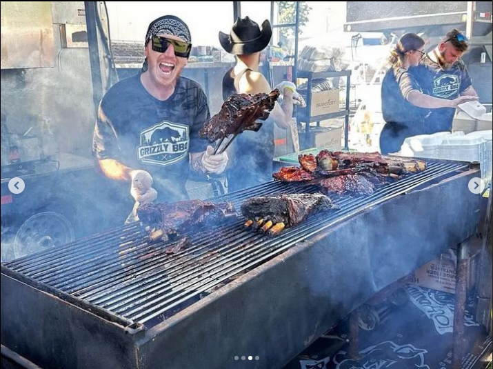 SidkeyCo1's tweet photo. Good morning, foodies! Start your #SaturdayMorning with a burst of flavor at the Halal Ribfest Tour 2023 in Vancouver! Indulge in mouthwatering halal ribs, live entertainment, &amp; a vibrant atmosphere that will leave you craving for more. Don't miss out on this delicious adventure! https://t.co/y9Z8zti3uM