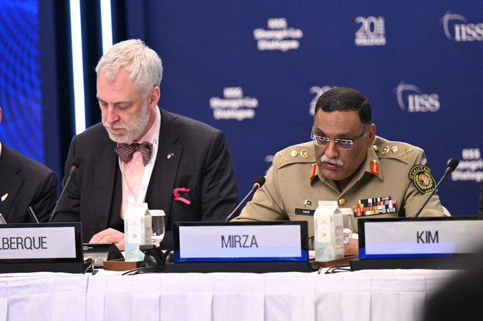 🎙️#CJCSC Gen. Mirza on '#Nuclear Dimensions of #RegionalSecurity' at #IISSShangriLaDialogue.

'The #proliferation of #emerging & #disruptivetechnologies could increase #nuclearrisk in #SouthAsia.'