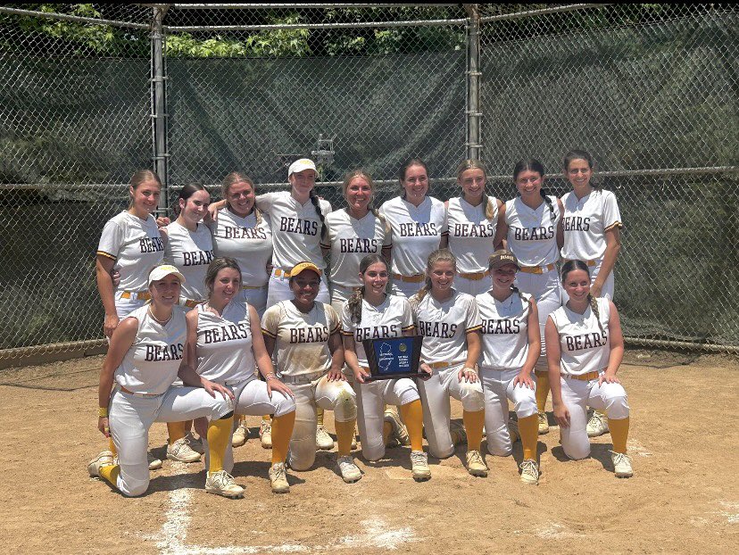cjackson_24's tweet photo. WHAT A DAY YESTERDAY! WE ARE SECTIONAL CHAMPS! I COULDN’T BE MORE BLESSED TO COMPETE ALONG SIDE THESE GIRLS! SO SO PROUD OF YOU ALL! THE DIAMONDS ARE GOING TO STATES💛💛💛 https://t.co/MEv1LERufX