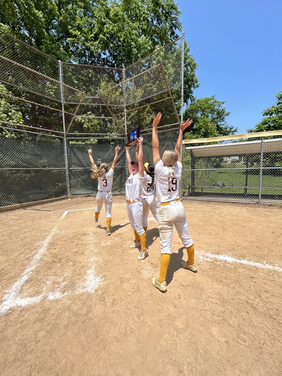 cjackson_24's tweet photo. WHAT A DAY YESTERDAY! WE ARE SECTIONAL CHAMPS! I COULDN’T BE MORE BLESSED TO COMPETE ALONG SIDE THESE GIRLS! SO SO PROUD OF YOU ALL! THE DIAMONDS ARE GOING TO STATES💛💛💛 https://t.co/MEv1LERufX