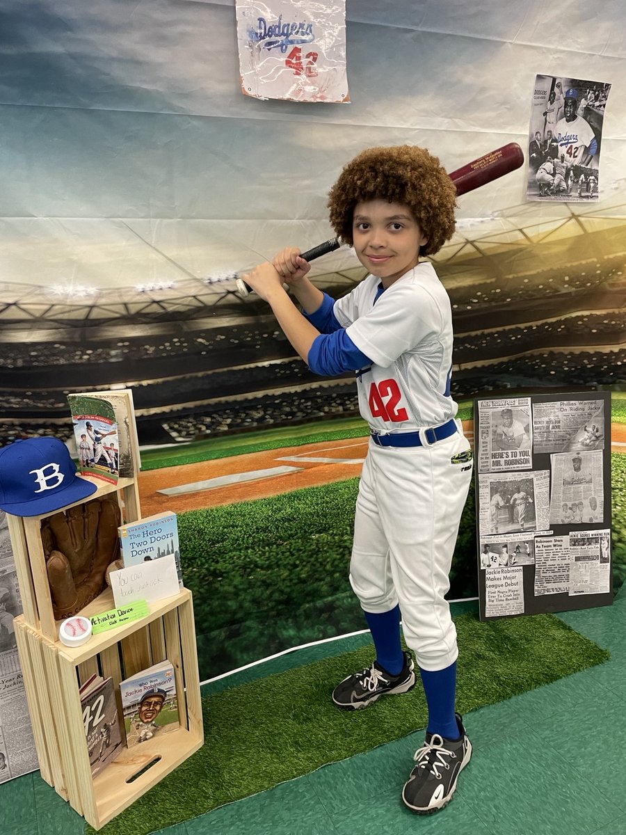 PS232QStrong's tweet photo. PS232Q Strong - More of "Living Museum Day"! Jackie Robinson, Bruce Lee, and Frida Kahlo stopped by! @D27NYC https://t.co/tqQqnD5Ww5