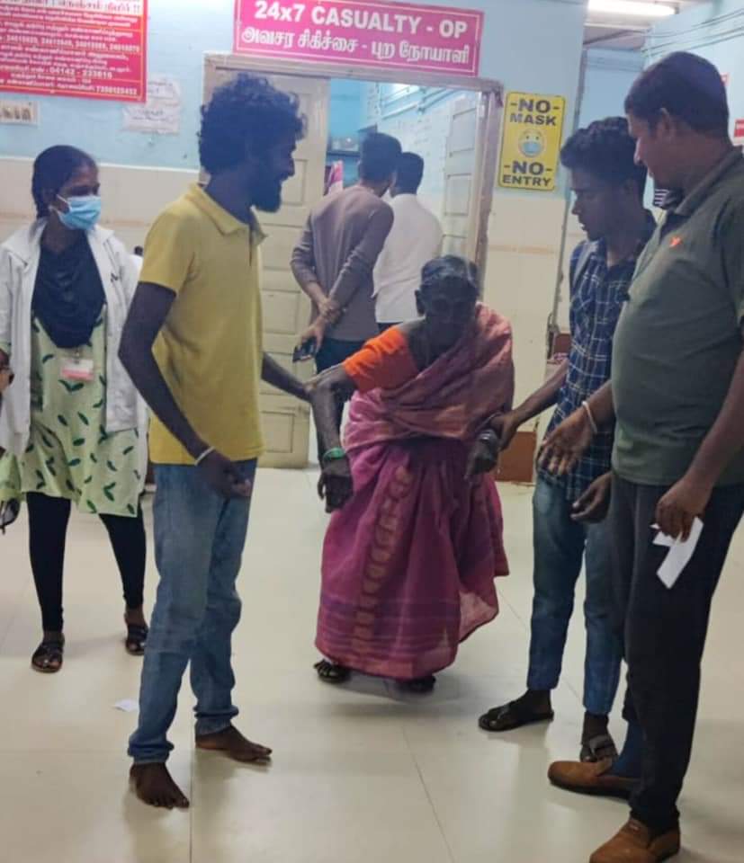 redramkumar's tweet photo. கடலூர் மாவட்டத்தில் மீட்டெடுக்கப்பட்ட முதியவர் மொழி தெலுங்கு பேசுகிறார் இவரைப் பற்றி தகவல் கிடைத்தால் தொடர்பு கொள்ளவும்  9566555663 @RathaTrust ரத்த உறவுகள் அறக்கட்டளை முடிந்த வரை அனைவருக்கும் பகிரவும்
#public #service #poor #free #india #mission #cuddalore #district #TamilNadu https://t.co/dXK8s3YlLu