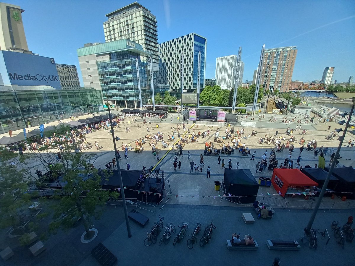 For context - not everyone in Greater Manchester is that fussed about the football #FACupFinal. Scene outside BBC offices in Salford now
