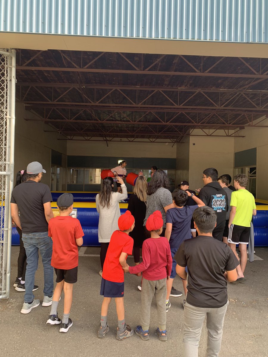 It was a perfect evening for the Spring Fair. Food trucks, bouncy castles, face painting, cotton candy and various games drew families together. A huge THANK YOU to the <a href="/GrayLearners/">GrayElemSchool</a> PAC and volunteers for organizing this special event! <a href="/deltasd37/">DeltaSchoolDistrict</a>