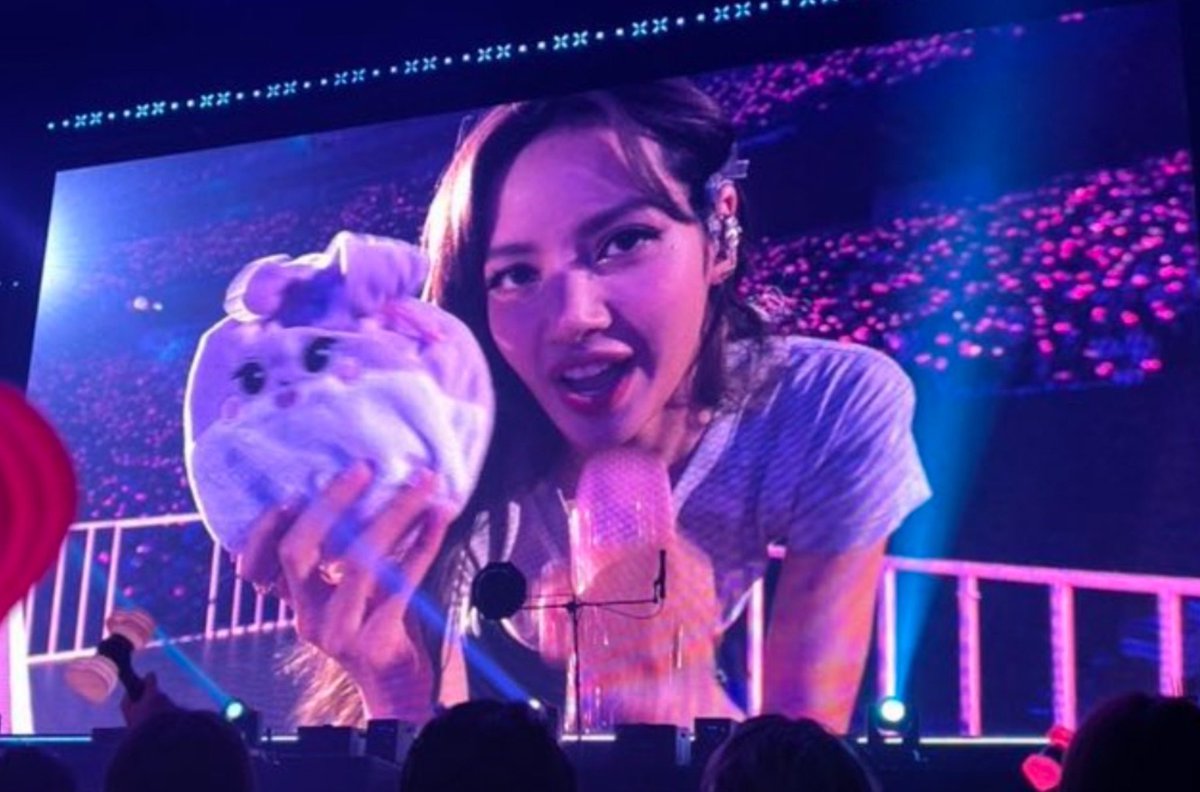 misskoreaJisoo tweet picture