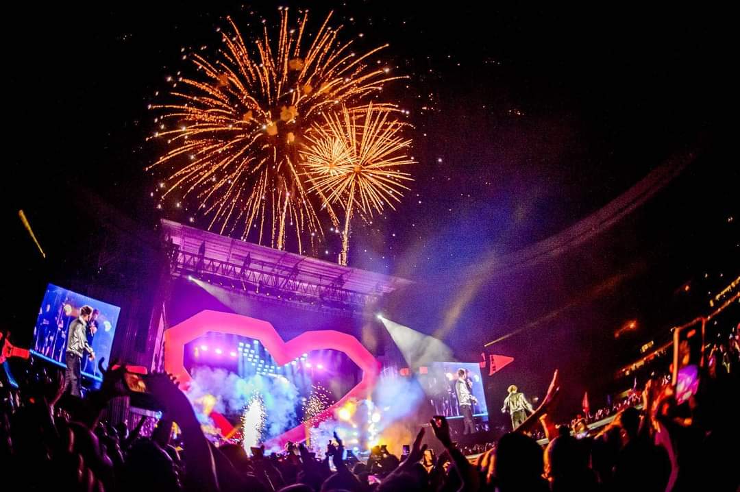 EnanaBlabla's tweet photo. Desde anoche sigo soñando ❤️

#TourCorazonyFlecha #ManuelCarrasco https://t.co/thZei6x5V5