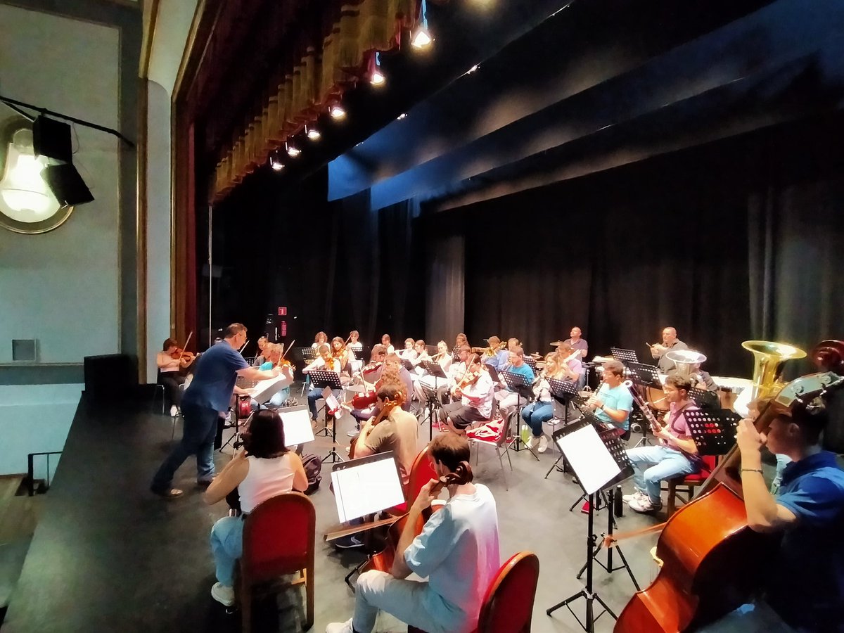 Ensayos previos al concierto de esta noche sábado 3 de junio 2023 en <a href="/TeatroAlkazar/">Teatro Alkázar Plasencia</a> a las 20:00h solidario a favor de <a href="/ContraCancerEs/">Asociación Española Contra el Cáncer</a> 

Director <a href="/luisgimeno23/">Luis M. Gimeno Perez</a> 
Orquesta Filarmónica de Plasencia
Agradecimiento a <a href="/fernandopgp/">Fernando Pizarro</a> <a href="/Ayto_Plasencia/">Ayto. de Plasencia</a>