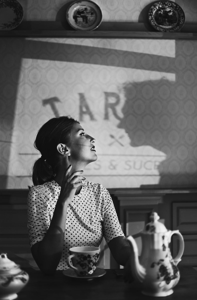sim_barr's tweet photo. Le Baiser (#TheKiss), 2017, #GaëlleSimon

…  to hide in the corners of cafes …

#gaellesimon #lebaiser #photography #photographer #cafes #bwphoton #bwphotography #fotografia #fotografie #schwarzweiss #schwarzweissfotografie #blancoynegro #blancetnoir #cafecorner #photoworld https://t.co/qZ7SxWvASx