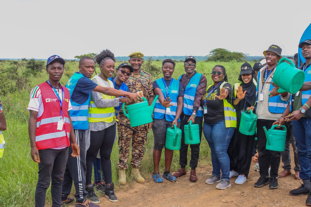 ke_asili's tweet photo. Community is strength, and that is our pillar as Asili. Super grateful to have gotten the chance to help out the removal of parthenium hosted by @SUSOyouth 🙏🌳💯. at Nairobi National Park. #generationrestoration #climateaction #climatefocus #youthinclusion #asili @UNEP @un https://t.co/KBhqO9PWyr