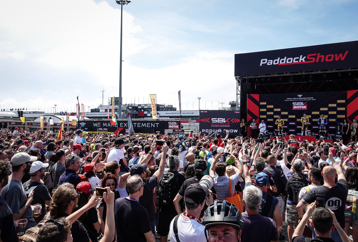 circuitomisano's tweet photo. Yellow podium for a crowd Misano โก๏ธโก๏ธโก๏ธ
#EmiliaRomagnaWorldSBK #YellowDucati #rideoncolors @WorldSBK @ArubaRacing https://t.co/lfHfkQK2H8