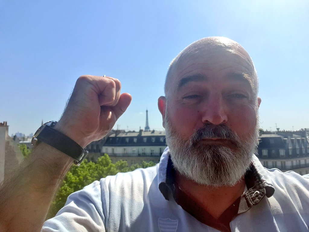 franckboucher's tweet photo. Et qui gagne le #derby et file vers la demi ? C'est le @racing92 ! Volupté de fin gourmet : battre chez lui le @SFParisRugby... 😚 #SFPR92 #SorryGoodGame #RacingFamily https://t.co/k5dZ9LWnp4