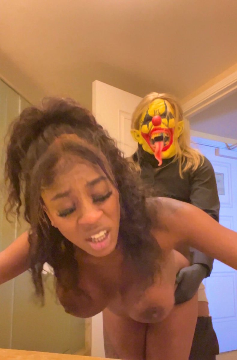 GibbyClown's tweet photo. 100% sure I’m not the first clown she fucked 🤣🤡💦 @whoisivylior https://t.co/fghlk5SaDU