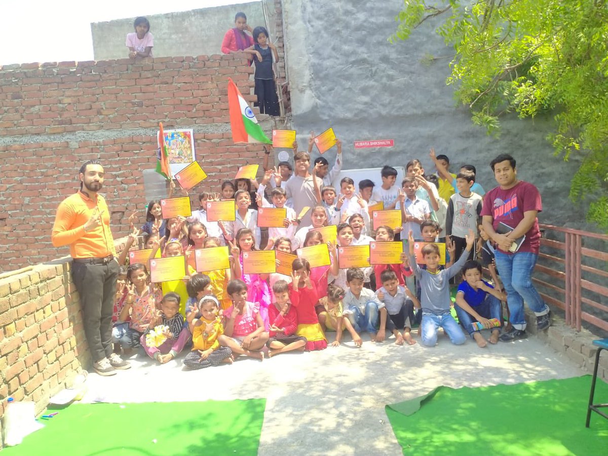 EducareDtef's tweet photo. Last day of Happiness camp done today with kids of Humara Shikshalya .
Today we have organised a dance competition also. Children of this NGO participated in this competition.
Sanjna Singh got  First prize,Priya Singh got second prize and Team of boys got 3rd prize.#basicshiksha https://t.co/cdqjBoENd9