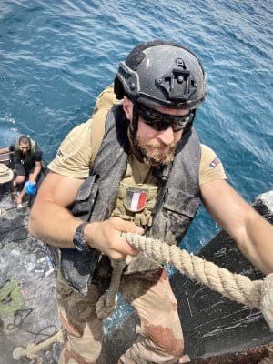 KuwaitArmyGHQ's tweet photo. #القوة_البحرية
غواصي التطهير والتخلص من المتفجرات بكتيبة الغواصين ونظرائهم الفرنسيين ينفذان تدريب مشترك لعمليات التطهير والتخلص من الألغام البحرية ضمن فعاليات تمرين #النسيم_العربي، الذي تستضيفه #القوة_البحرية_الكويتية.
#cooperation 🇰🇼🇫🇷
#KuwaitArmyGHQ
#FFEAU https://t.co/YGbhHdvaMj