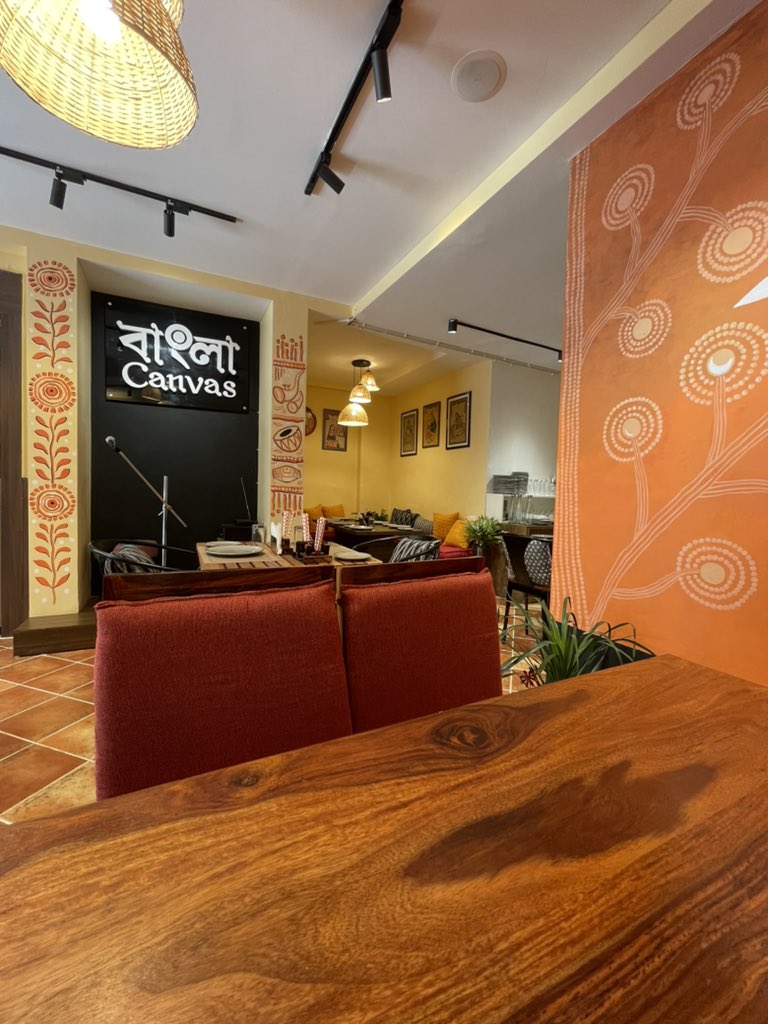_kkumar's tweet photo. Great catching up with the Moglis - With @ragarg at @joyjeetmaity ‘s @BanglaCanvas 

I dig into some authentic Bengali food! (Of course there are other cuisines available too!)

Good good, great folks, excellent Saturday afternoon! https://t.co/Xpkm0PwOmh