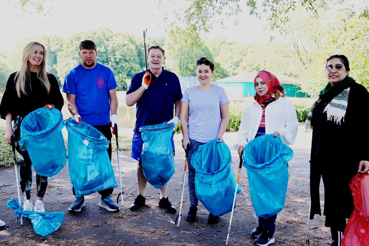 Iamuzmajafri's tweet photo. Be part of the solution, not the pollution, litter pick in Wythenshawe with a great and energetic team of @McrLabour 
@JonConnorLyons @patkarney
 @davidgmarsh @CllrAngelaMoran @CllrSLynch @Bano110WR @UKLabour @CllrSuzanne https://t.co/IttwTAI0My