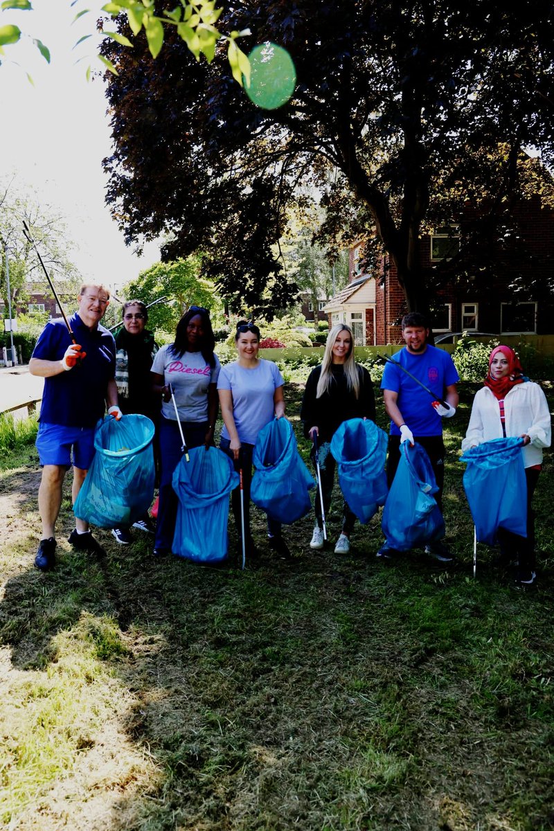 Iamuzmajafri's tweet photo. Be part of the solution, not the pollution, litter pick in Wythenshawe with a great and energetic team of @McrLabour 
@JonConnorLyons @patkarney
 @davidgmarsh @CllrAngelaMoran @CllrSLynch @Bano110WR @UKLabour @CllrSuzanne https://t.co/IttwTAI0My