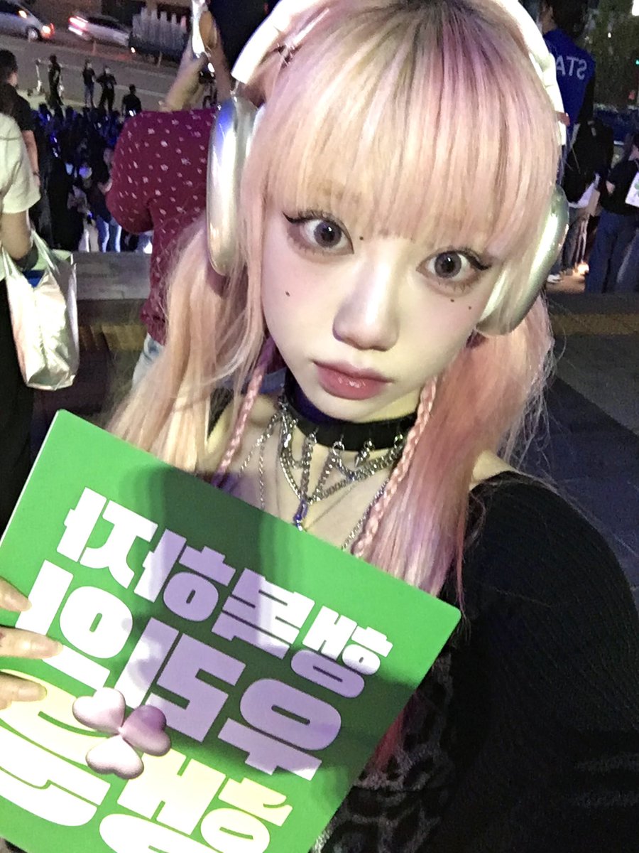 1ueNeila's tweet photo. 눈화장.. 많이들 물어봐주시는데.
제 언더라인... 언더삼각존.. 애굣살은 . 모두... 

” 투크 아이익스텐더 - 언더브라운 “ 입니다

얘 없이 눈화장못함
광고아님 제품제공없음 다들알겠지만 내돈내산으로 6개씀 
갑자기 홍보하는 이유는. ..할인 엄청 하길래..
저도 두세개쯤.. 더 사두려구요... https://t.co/obw1UpOF9Q