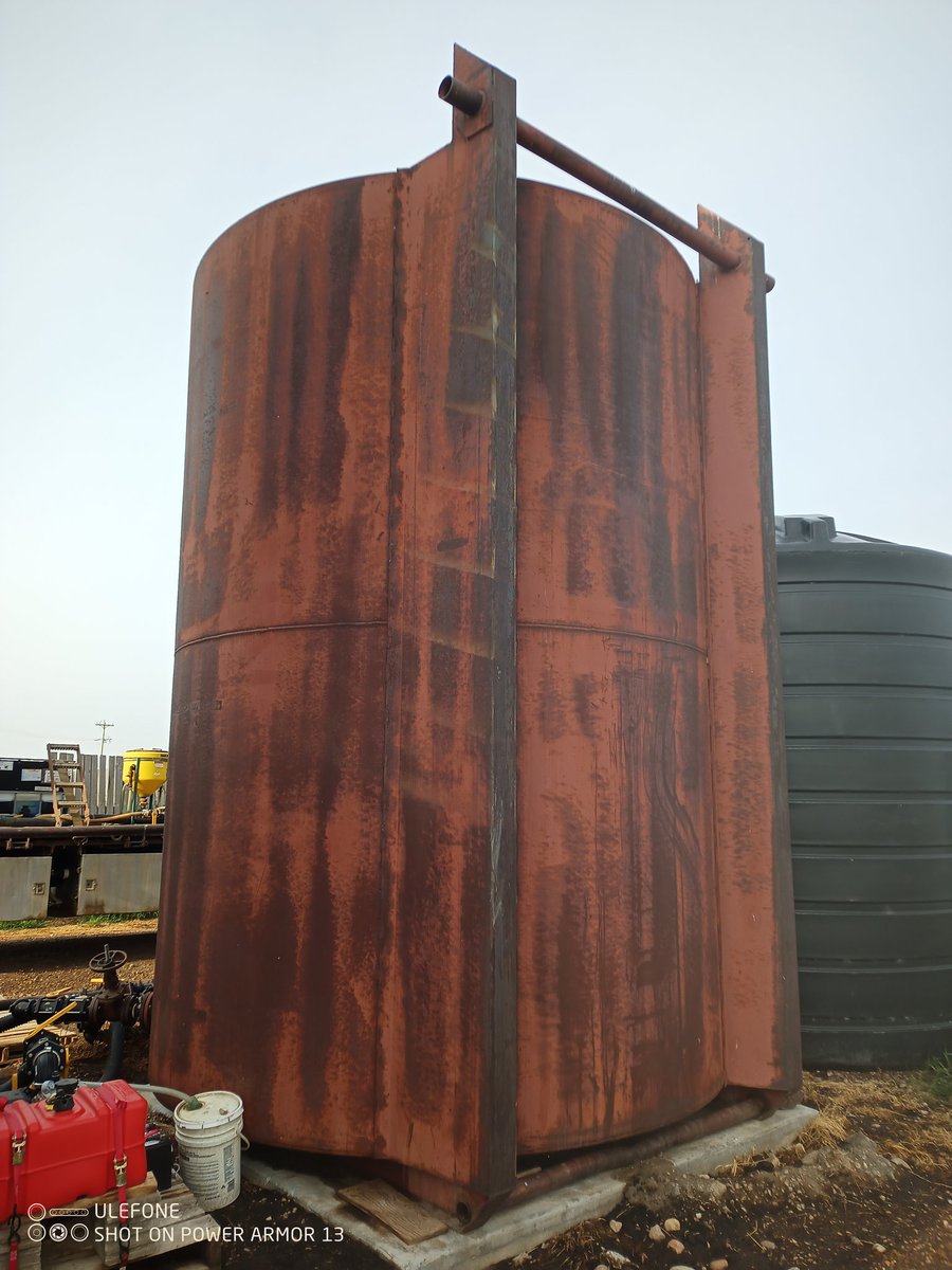 SolickSeeds's tweet photo. If anyone is looking for some 10,000 gal poly tanks for liquid fertilizer or melting down 46-0-0
I have a couple available. Also a 6000 gal not in pictures. Steel phos tank will be for sale aswell. 
DM for details. https://t.co/qji6YfRM9Q