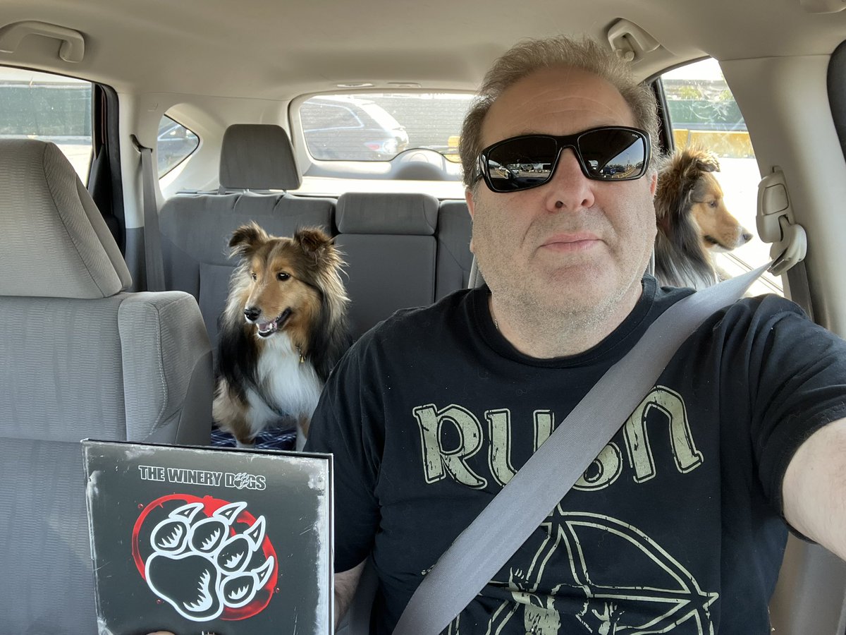 Taking the dogs for a ride in the car, what else would you play?
@MikePortnoy @BillyonBass