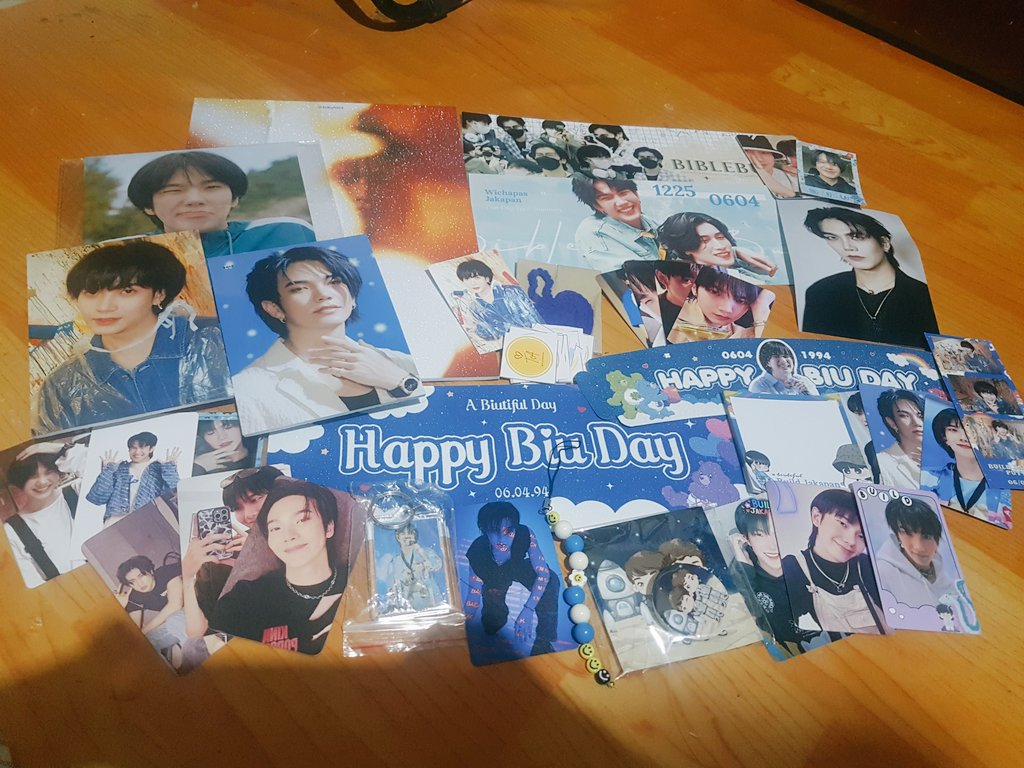 riricka_a's tweet photo. Hakot ng sintra for today's bidyow ๐
Congrats po @joonjinluv and sa iba pang organizers for the sucessful cse and thank you sa mga namigay ng freebies ๐คง๐ If you see your freebies here tysm ๐
AND HAPPIEST BDAY OUR BIU ๐
#ABiutifulDay
#Beyourluve https://t.co/HHnx8pN2FH