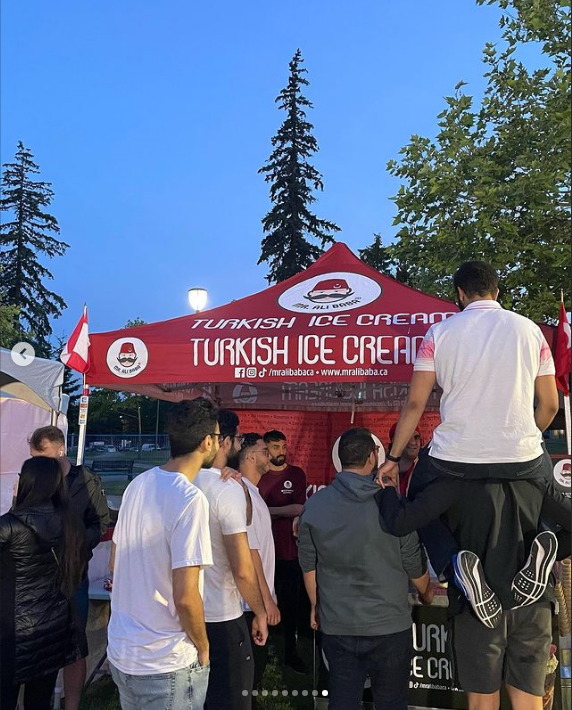 SidkeyCo1's tweet photo. Sweet delights for your beautiful #SaturdayMorning at #HalalRibfest2023 started from Holland Park Vancouver!! Get your tickets at https://t.co/cl0JovKmhA #Caturday #XboxFreeCodeFriday #BangBangCon2023 #foodlovers #bloggers #Influencer #EAT https://t.co/Mr7Z7S0H7V