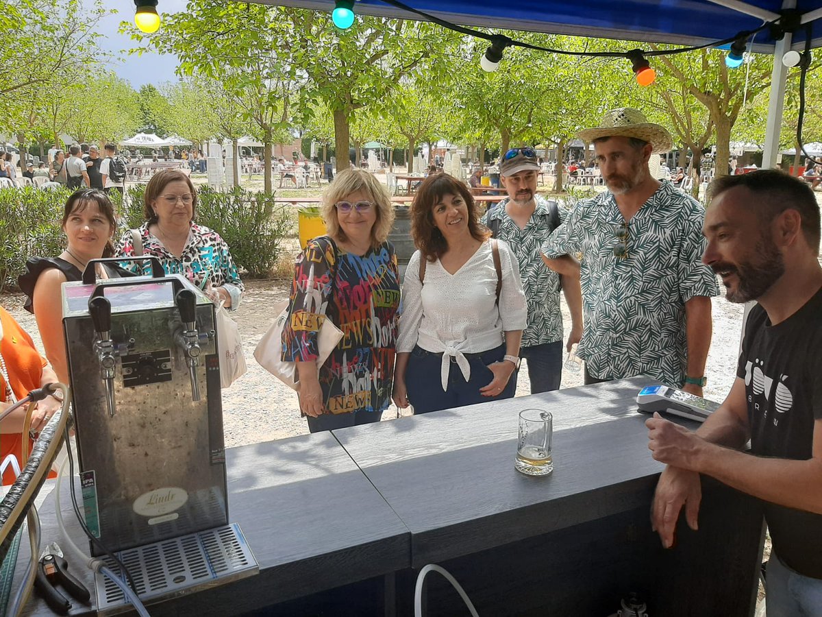 ajtarrega's tweet image. 📸 L'arc consistorial encapçalat per l'alcaldessa @apijuanv i la regidora de Promoció Econòmica, Núria Robert, participa a la inauguració de la 10a Fira de la Cervesa Artesana d'@AGRATtarrega i @CervesaMatoll🍻

✅ Donem suport a un esdeveniment que projecta #Tàrrega al territori