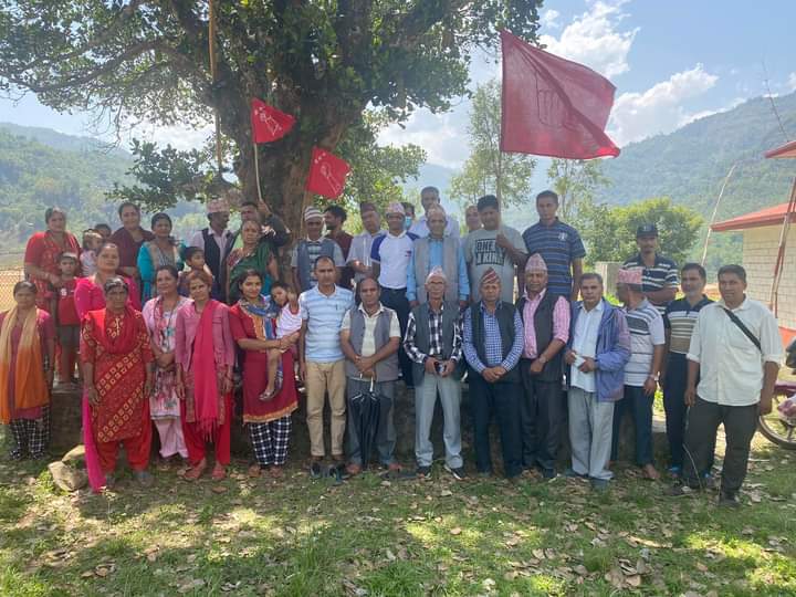 आँखा च्यातेर हेर्नेछन्।त्यतिले पनि धित नमरेपछी जुम गरेर हेर्नेछन्।अनि भन्नेछन-अझै यति धेरै?!
(राजमो प्रशिक्षण:फलेवास,पर्वत)